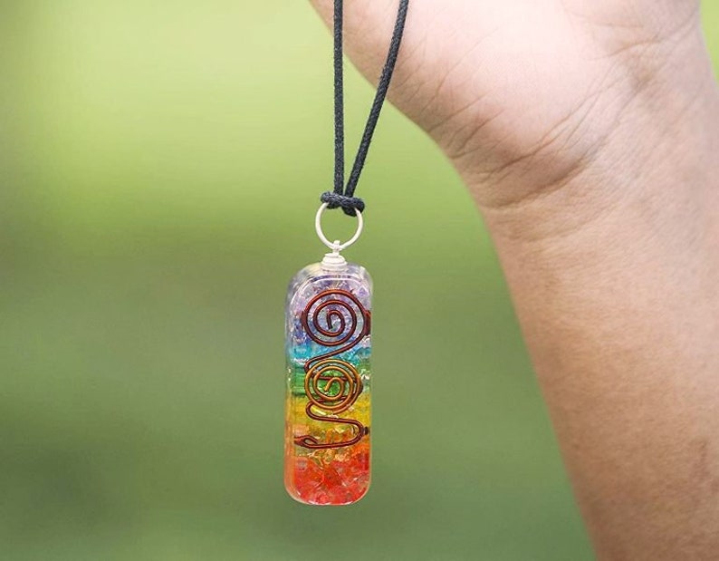 Seven Chakra Onyx Orgone Healing Pendant with Copper Spiral for Chakra Balancing Gemstone Crystals Pendant Reiki Stones Based Size 40-50mm