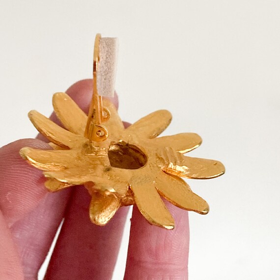 Gold Tone Daisy Clip Earrings, Vintage Flower Ear… - image 9