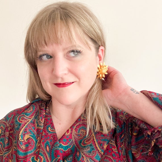 Gold Tone Daisy Clip Earrings, Vintage Flower Ear… - image 2