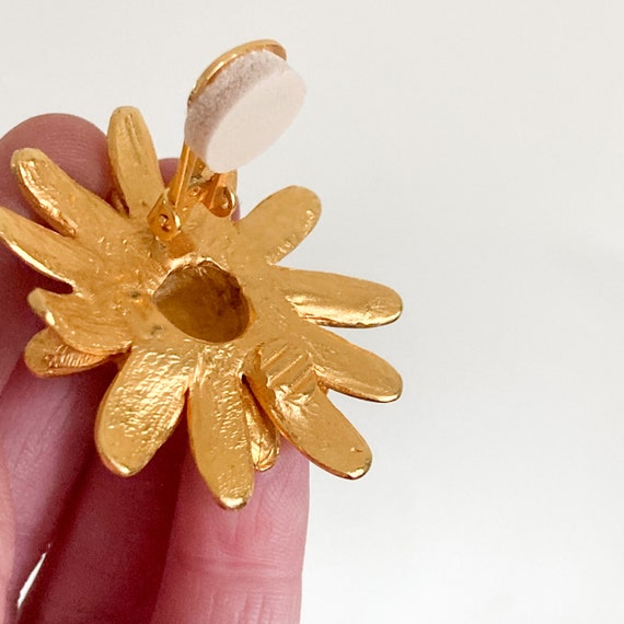 Gold Tone Daisy Clip Earrings, Vintage Flower Ear… - image 8