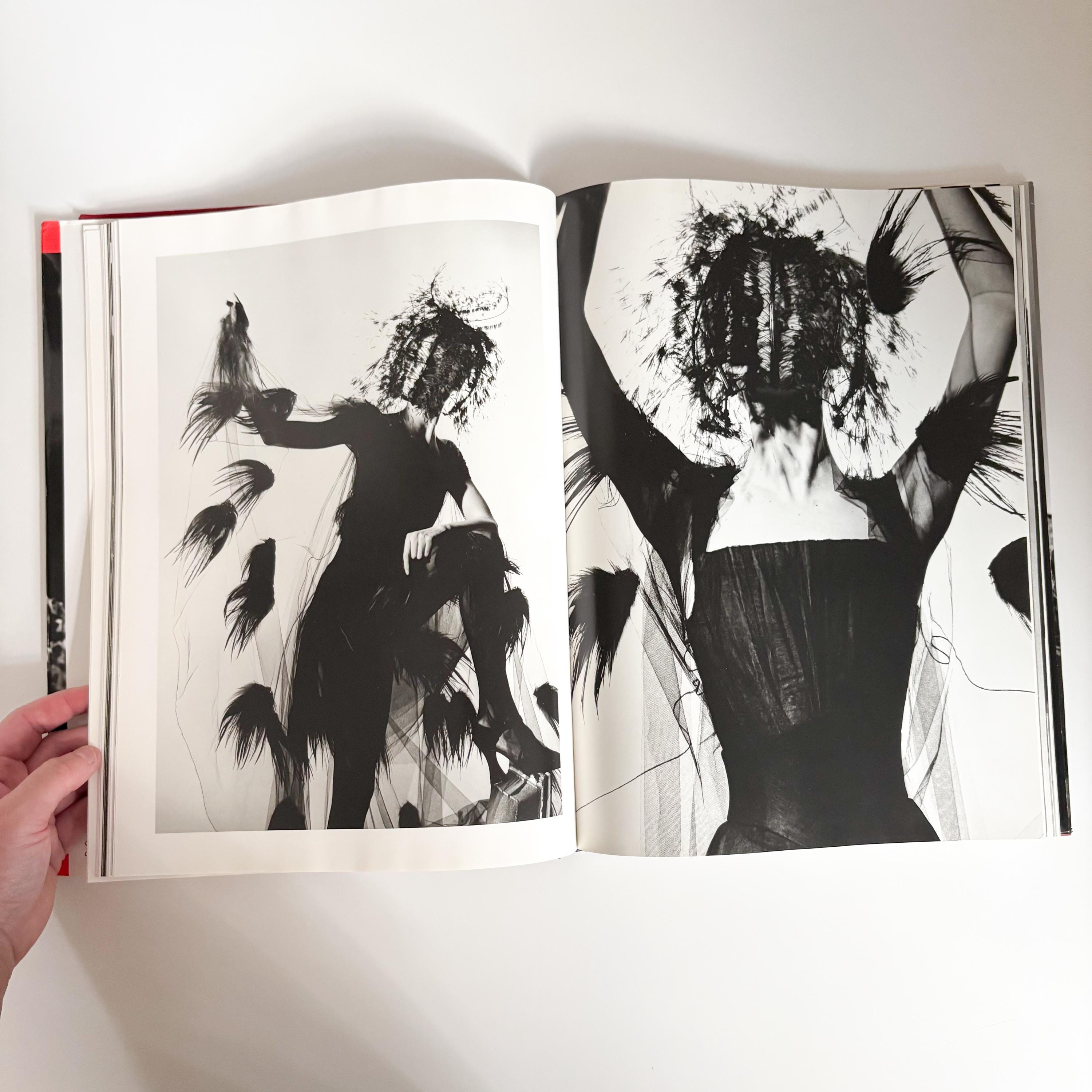 カール・ラガーフェルドの希少な「オフ・ザ・レコード」写真集：初版90