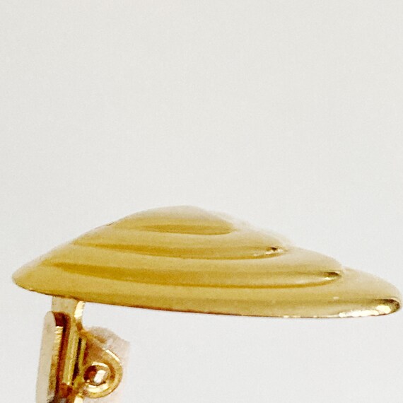 Pin's Collector ESCADA – Margaretha Ley – Doré – Métal – Occasion – Bijou Parfum – Vintage