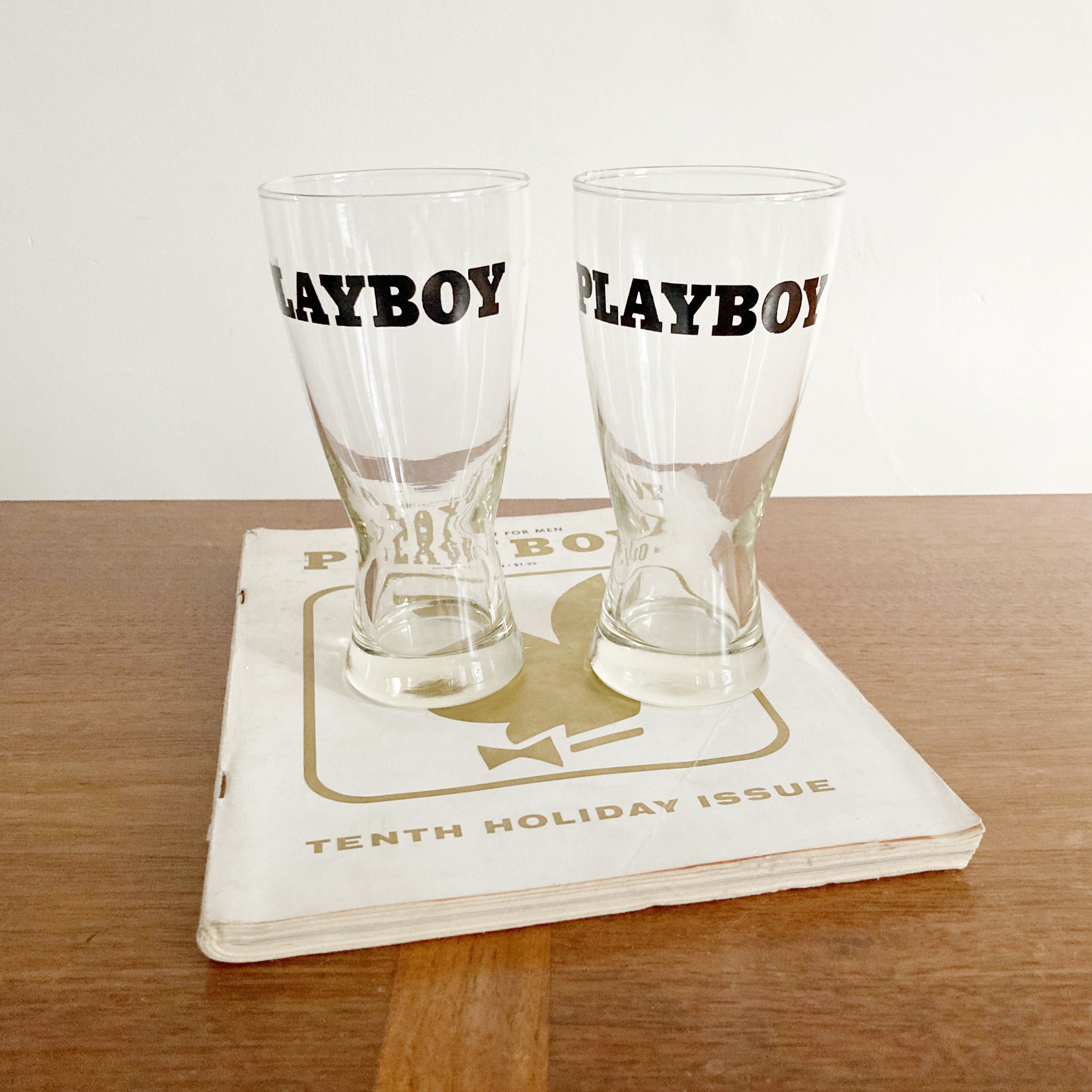 NEW WITH BOX SET OF 2 PLAYBOY BUNNY PINK LOGO HI BALL GLASSES CONDITION 