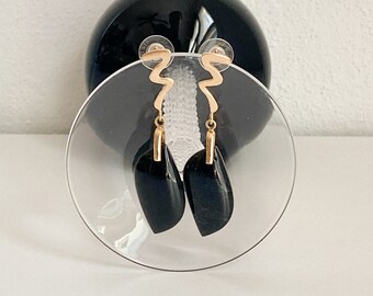 Vintage 1980s Gold Tone Squiggle Dangle Earrings with Black Stone