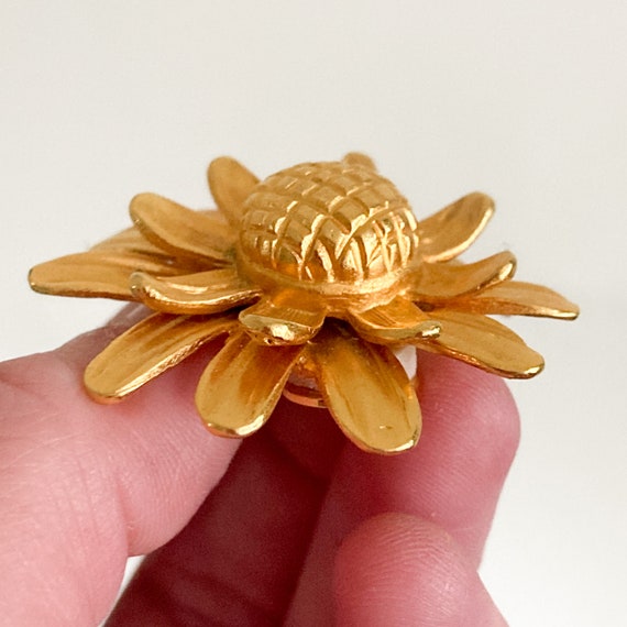 Gold Tone Daisy Clip Earrings, Vintage Flower Ear… - image 5