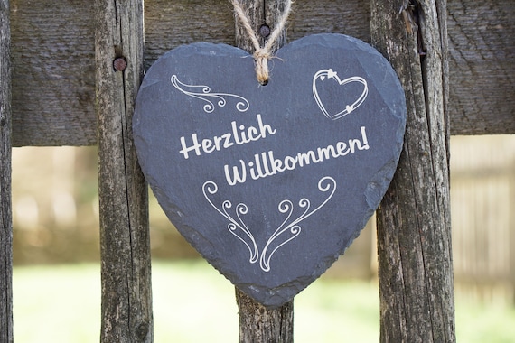 Großes Schiefer-Herz Geschenk Einzug Eingang Haustür Deko Geburtstag Dankeschön Motiv „Herzlich Willkommen" mit Wunschgravur, inkl. Versand