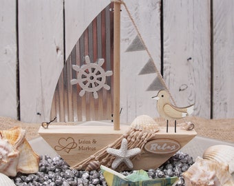 Cadeau de mariage : Bateau en bois « Relax » – différents modèles, gravure personnalisée, livraison incluse, idée cadeau pour les mariés