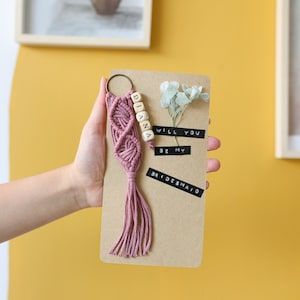 Cadeaux de proposition de demoiselle d’honneur, Serez-vous mes cadeaux de demoiselle d’honneur, Porte-clés de nom perlé, Cadeaux de demoiselle d’honneur avec carte, Tie The Knot, Porte-clés en macramé
