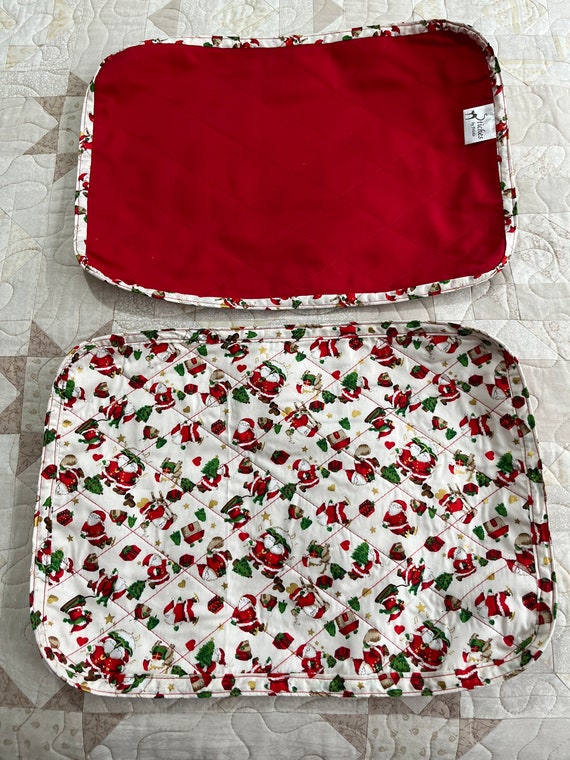 Christmas cotton quilted placemats, cotton Christmas themed placemats, handmade placemats, quilted placemats, cotton placemats