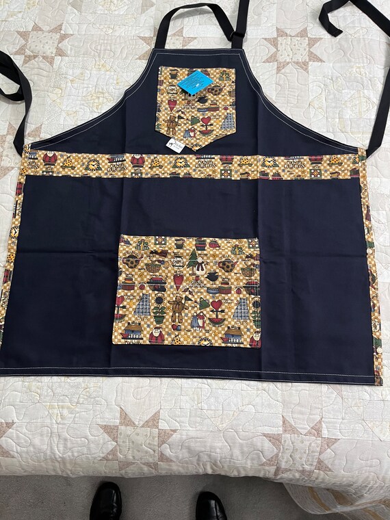 Christmas apron, cotton drill apron with Christmas trim and pockets, handmade Christmas apron with adjustable neck strap, unisex apron