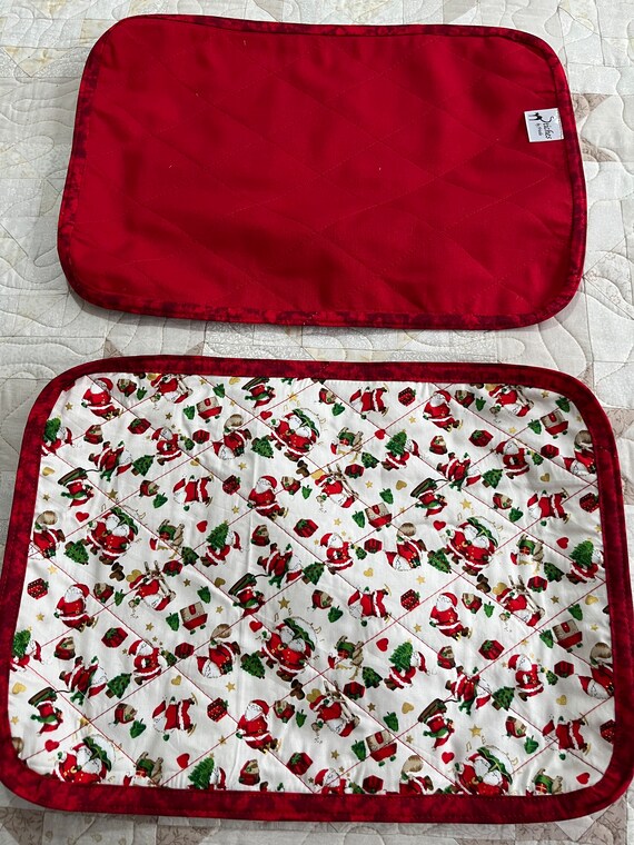 Christmas cotton quilted placemats, cotton Christmas themed placemats, handmade placemats, quilted placemats, cotton placemats