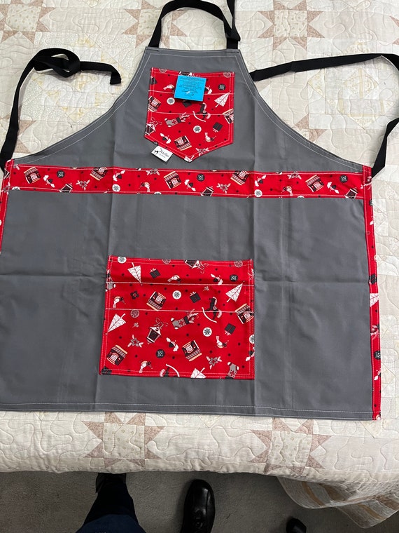 Christmas apron, cotton drill apron with Christmas trim and pockets, handmade Christmas apron with adjustable neck strap, unisex apron