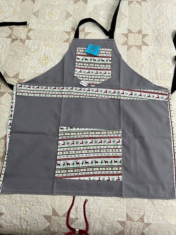 Christmas apron, cotton drill apron with Christmas reindeer and pockets, handmade Christmas apron with adjustable neck strap, unisex apron