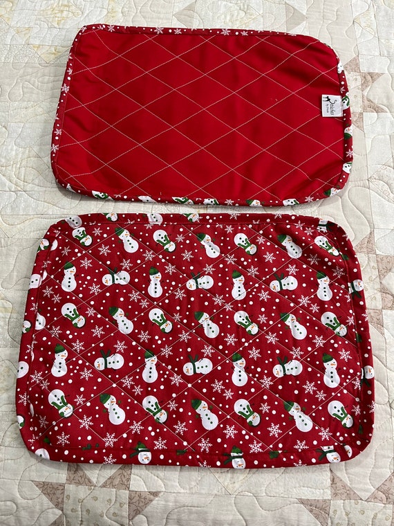 Christmas cotton quilted placemats, cotton Christmas themed placemats, handmade placemats, quilted placemats, cotton placemats