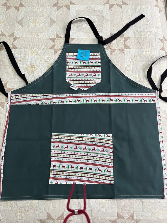 Christmas apron, cotton drill apron with Christmas reindeer and pockets, handmade Christmas apron with adjustable neck strap, unisex apron