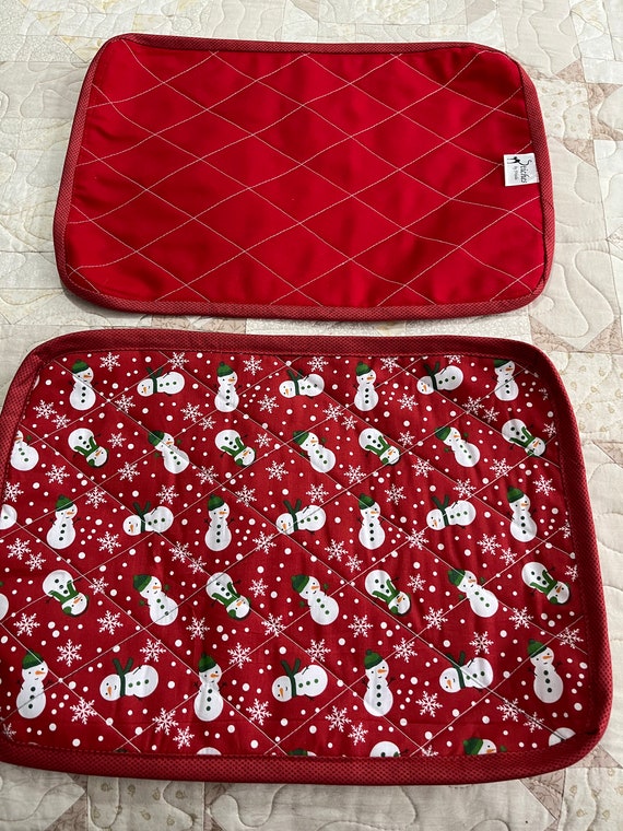 Christmas cotton quilted placemats, cotton Christmas themed placemats, handmade placemats, quilted placemats, cotton placemats