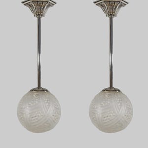 HETTIER & VINCENT : a pair of French 1930 Art Deco pendant light chandelier Verreries des Hanots France