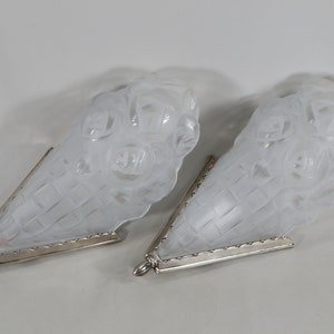 HUBENS & DEGUÉ : pair of French 1930 Art Deco corner wall sconces, nickeled bronze and glass .... lamp 1925 daum era muller schneider lights