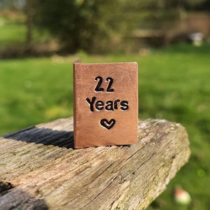Biglietto d'auguri in miniatura per l'anniversario dei 22 anni timbrato a mano, biglietto in rame minuscolo per il 22° anniversario di matrimonio, realizzato a mano, personalizzato, marito e moglie