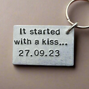 It Started With A KISS Keychain Boyfriend Girlfriend Anniversary Gifts For Men Him Women Personalised Husband Wife Keyring