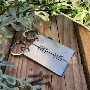 Matching TALLY Mark 10 10th Wedding Anniversary Gifts For Him Her PERSONALISED Initials Husband Wife Keychains Aluminium Keyrings Set Tin
