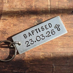Doopsleutelhanger Gepersonaliseerde Handstempel Datum Christendom Cadeau Sleutelhanger Tiener Volwassene Doop Gedoopte Goden Liefde Gepersonaliseerd