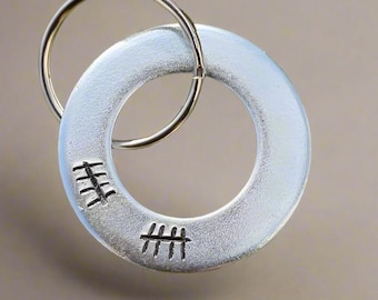 Tally Mark 10 Jahre 10-jähriges Jubiläum Schlüsselbund Personalisiertes Aluminium Jahrestagsgeschenk Ehemann Frau Schlüsselring
