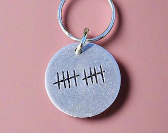Tally Mark 10-jähriges Jubiläum Schlüsselanhänger: Handgefertigter Aluminium Schlüsselanhänger 10 Jahre Zinn Schlüsselanhänger Personalisierter Ehemann Frau