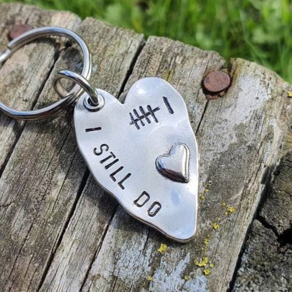 6 TALLY MARK Keyring Husband Wife Gifts For Men Him Women 6th Wedding Iron Anniversary Personalised 6 Years Love Heart Keychain I Still Do