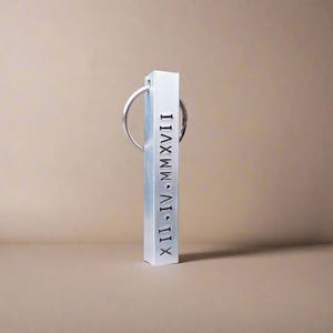Chiffres romains lingot d'argent personnalisé porte-clés Date personnalisé mari étain 10e anniversaire estampillé main porte-clés cadeaux amour femme petit ami