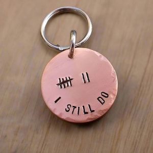 TALLY MARK Von 7 Jahre 7. Ich mache NOCH Hochzeitsjubiläum Geschenke für Männer Ihn Sie Kupfer personalisierte Geschenk Mann Frau Keychain Liebe Schlüsselring