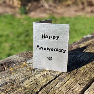 Joyeux anniversaire carte d'anniversaire miniature faite à la main cadeaux de mariage mignons petite carte en métal estampillée à la main mari épouse personnalisée personnalisée