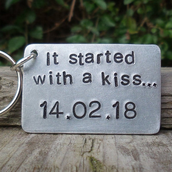 It Started With A KISS... Boyfriend Girlfriend Valentines Anniversary Gifts For Men Him Women Personalised Keychain 2024