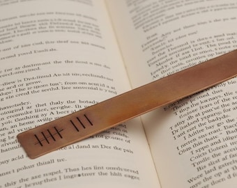 Lesezeichen zum 8. Jahrestag Lesezeichen Bronze Tally Mark Personalisierte 8 Jahre Hochzeitsgeschenk Hand gestempelt Lesezeichen BRONZE Geschenk