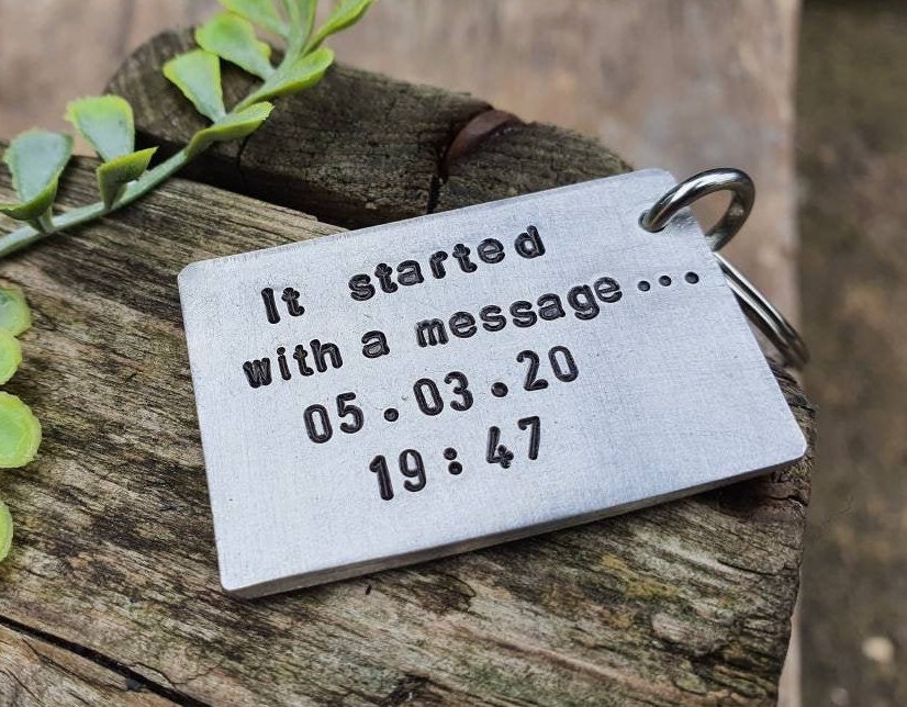 It Started With A MESSAGE Keyring Boyfriend Girlfriend Cute Anniversa…
