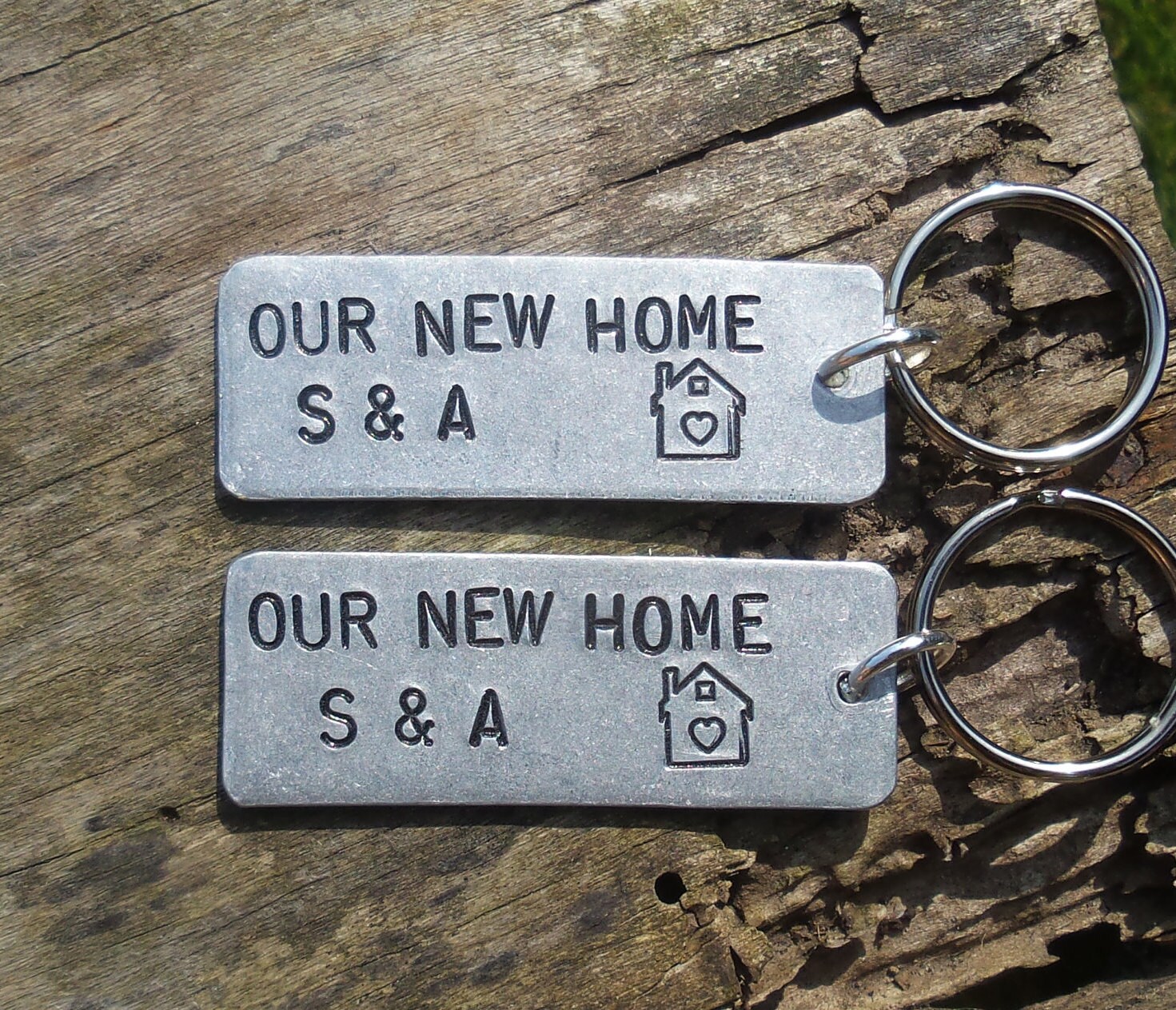 SET OF 2 BLANK KEY RING FOBS TO ENGRAVE MESSAGES Twist Open/Close Present/Gift 