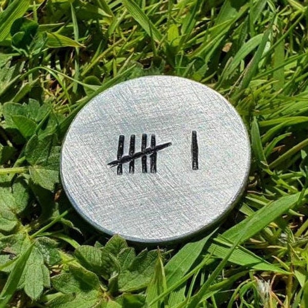 6 TALLY MARK Golfball Marker Ehemann Frau Geschenke für Männer Frauen 6. Hochzeitstag Personalisierte 6 Jahre Ich liebe dich Hand gestempelt Golfen