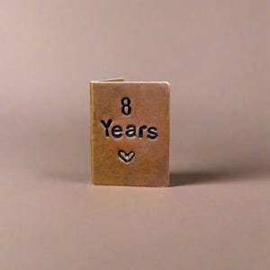 Biglietto d'auguri in miniatura per l'8° anniversario di matrimonio, timbrato a mano, con decorazione in bronzo per marito e moglie, realizzato a mano e personalizzato.