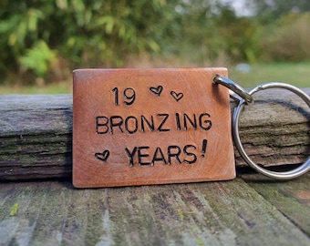 Porte-clés 19e anniversaire de mariage Cadeau bronzant 19 ans Porte-clés personnalisé Cadeaux mari femme pour lui son amour estampé à la main