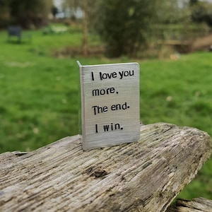Ti amo di più La fine vinco Biglietto di anniversario in miniatura fatto a mano Regali carini Piccolo biglietto di metallo stampato a mano Marito personalizzato personalizzato