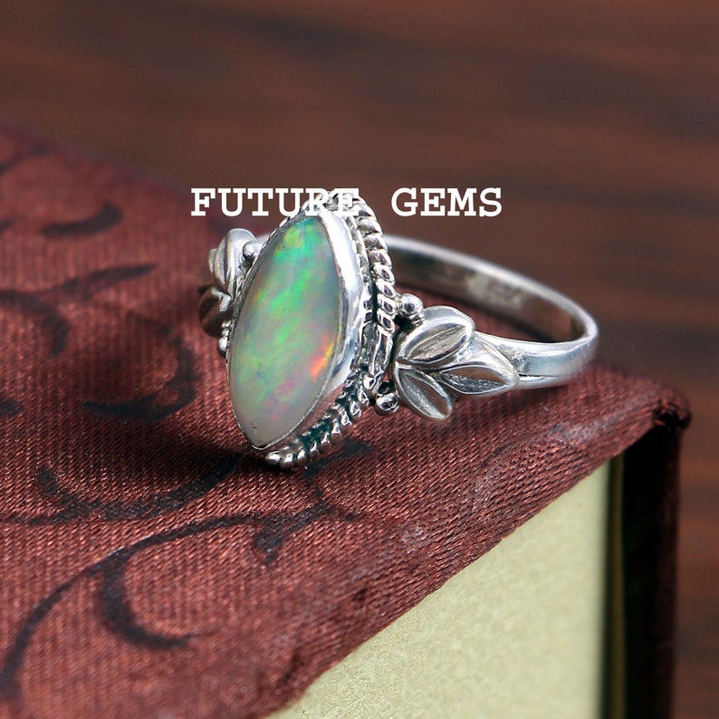 Estate Vintage Beautiful Ring 11 Cts 925 Silver 100/%Natural Ethiopian Opal Gemstone Ring Gift For Wedding AAA+