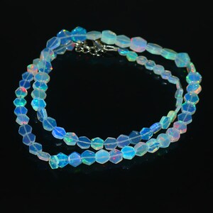 Natürliche äthiopische Opal Perlen Halskette, quadratischer Edelstein Schmuck, 17-Zoll-Messingkette