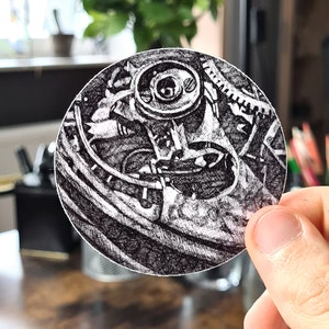 Könnte beinhalten: Eine Nahaufnahme einer detaillierten Zeichnung eines Uhrwerks mit Stift und Tinte. Die Zeichnung ist in Schwarzweiß gehalten und zeigt die komplizierten Funktionsweisen der Uhr.