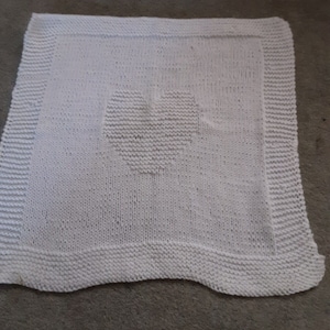 Baby Blanket with Heart Design | White Hand-Knitted Blanket | Customized and Lightweight | Perfect Gifts for Kids, and Newborns 38 x 28cm