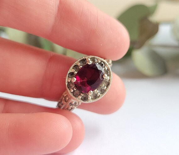 Vintage Sterling Silver Garnet Ring - image 8