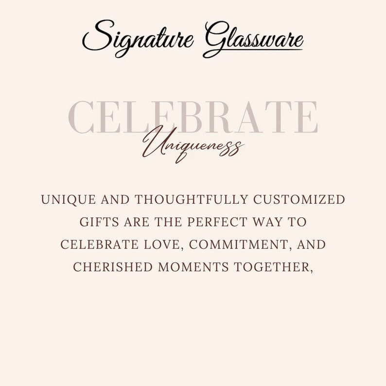 Puede incluir: Texto superpuesto sobre un fondo beige claro que dice "Signature Glassware" en una fuente cursiva, seguido de "CELEBRATE Uniqueness" en una fuente sans-serif m&aacute;s grande. Debajo del texto, dice "UNIQUE AND THOUGHTFULLY CUSTOMIZED GIFTS ARE THE PERFECT WAY TO CELEBRATE LOVE, COMMITMENT, AND CHERISHED MOMENTS TOGETHER."