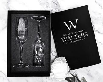 Ensemble cadeau flûte à champagne, ensemble personnalisé de flûtes pour grillage pour couples, cadeau d'anniversaire pour les couples, coffret cadeau personnalisé en similicuir