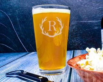 Antler Hunter Monogram Glass , Outdoor Themed Glass, Gift For Dad, Etched Beer Glass, Drinking Mugs, Wedding Party Favor for Groomsmen