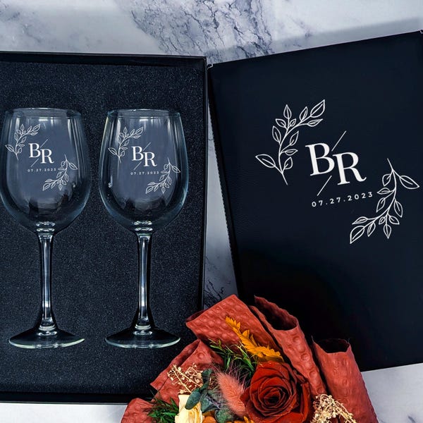 Gift For Couples, Couples Wine Glass Set, Engraved Wedding Glasses, Gift for Mr and Mrs, Bride & Groom Wine Glasses for Toasting