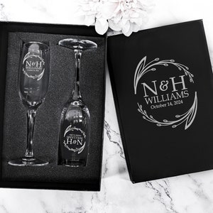 Couples Champagne Flute Set, Toasting Flute Set, Custom Etched Flute Gift Box, Elegant Drink Glass, Newlywed Couple Gift, Personalize Glass